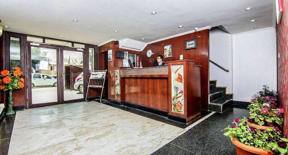 Hotel Holiday Plaza, Srinagar 2